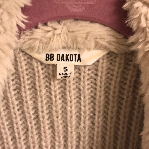 Super cute fuzzy vest perfect with everything! - Picture 2 of 3